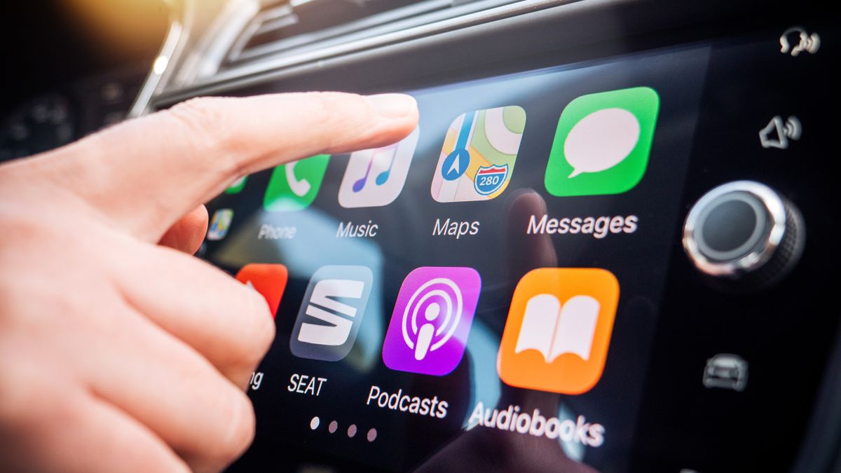What Does Apple CarPlay Do and How Do You Use It? A 2025 Guide